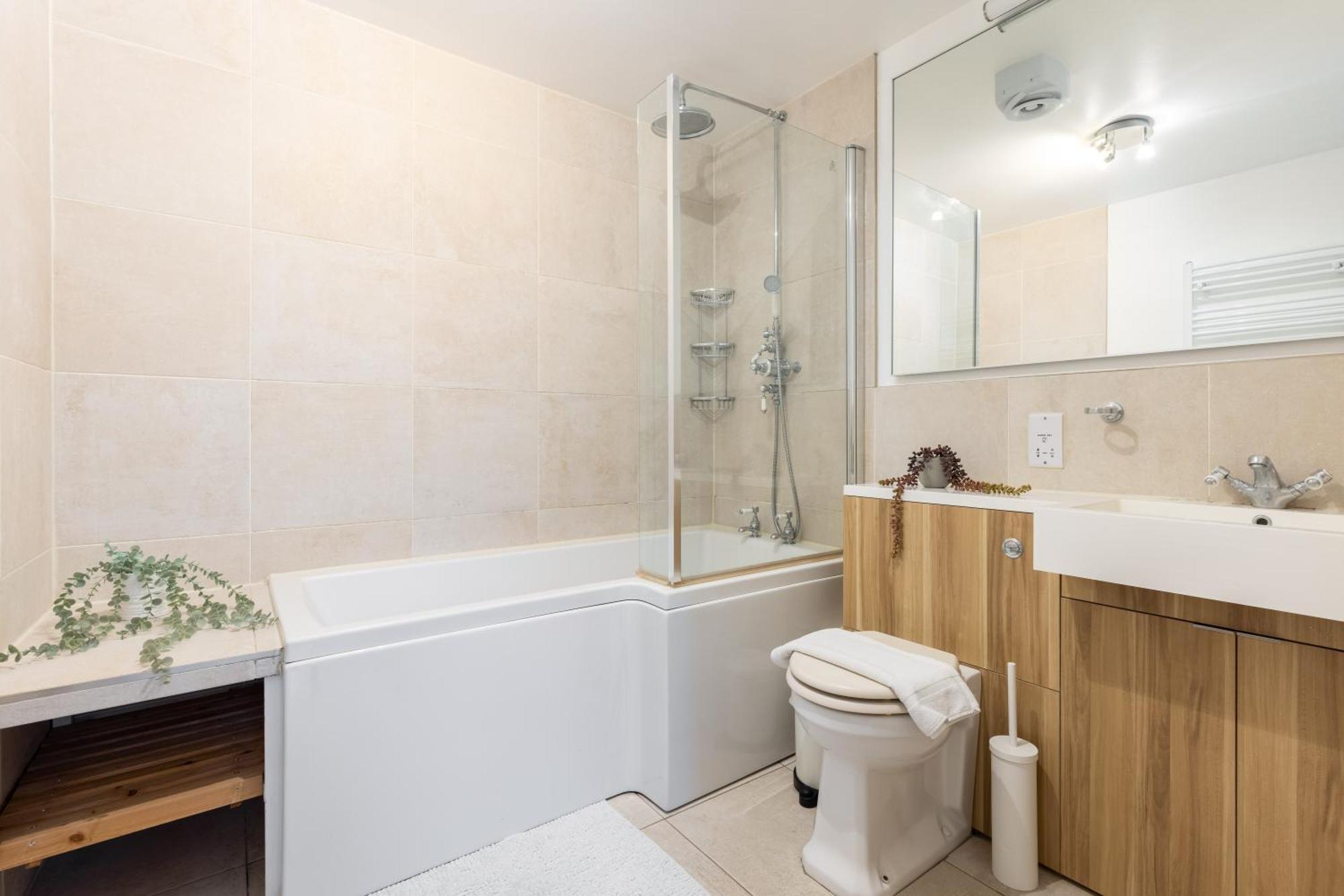 The Clapham Terraced House Apartament
